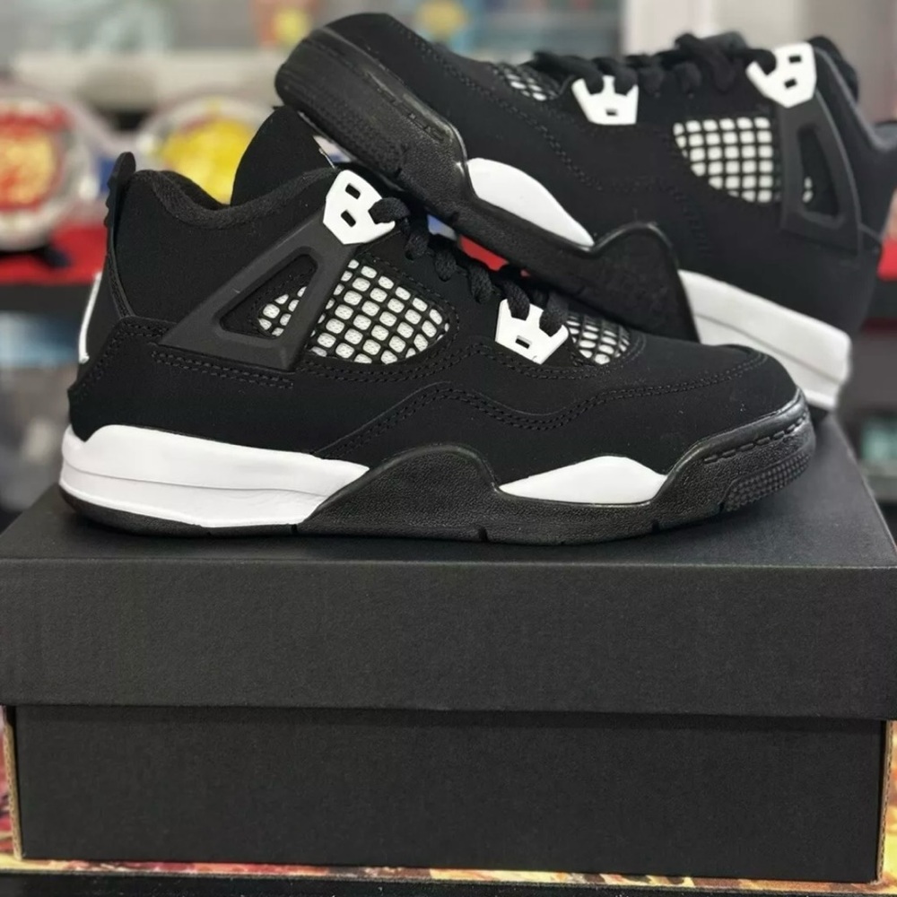 Jordan 4 White Thunder